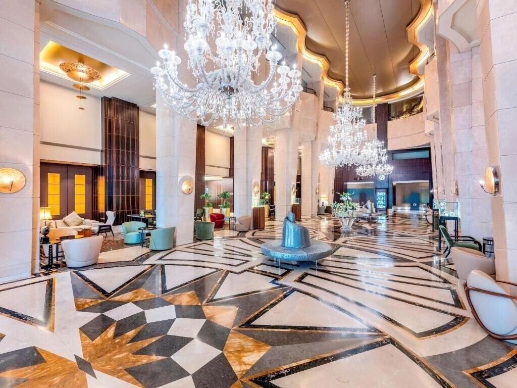 Панорама La Cigale Hotel 5*