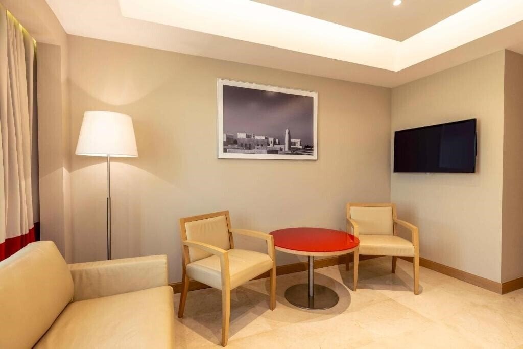 Территория Radisson Blu (ex. Ramada Plaza Hotel) 4*