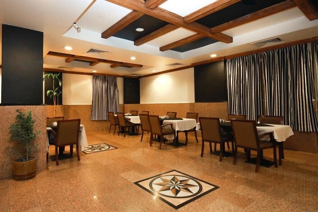 Панорама La Villa 2*