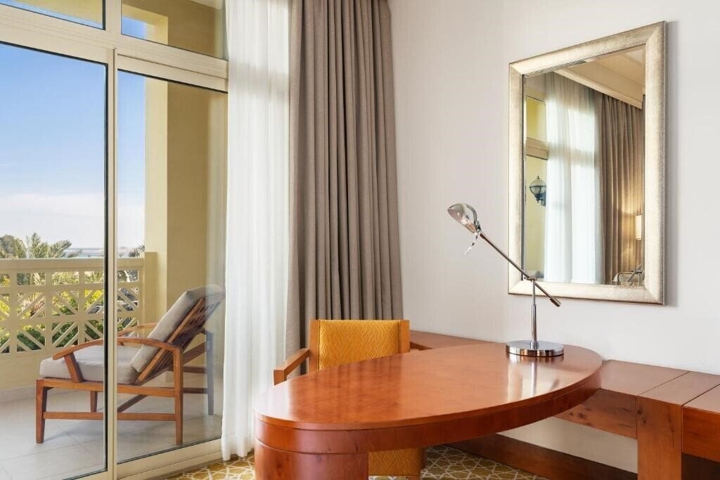 Панорама Grand Hyatt Doha Hotel And Residences 5*