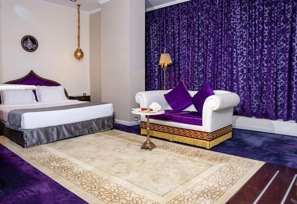 Вид Saraya Corniche Hotel 5*
