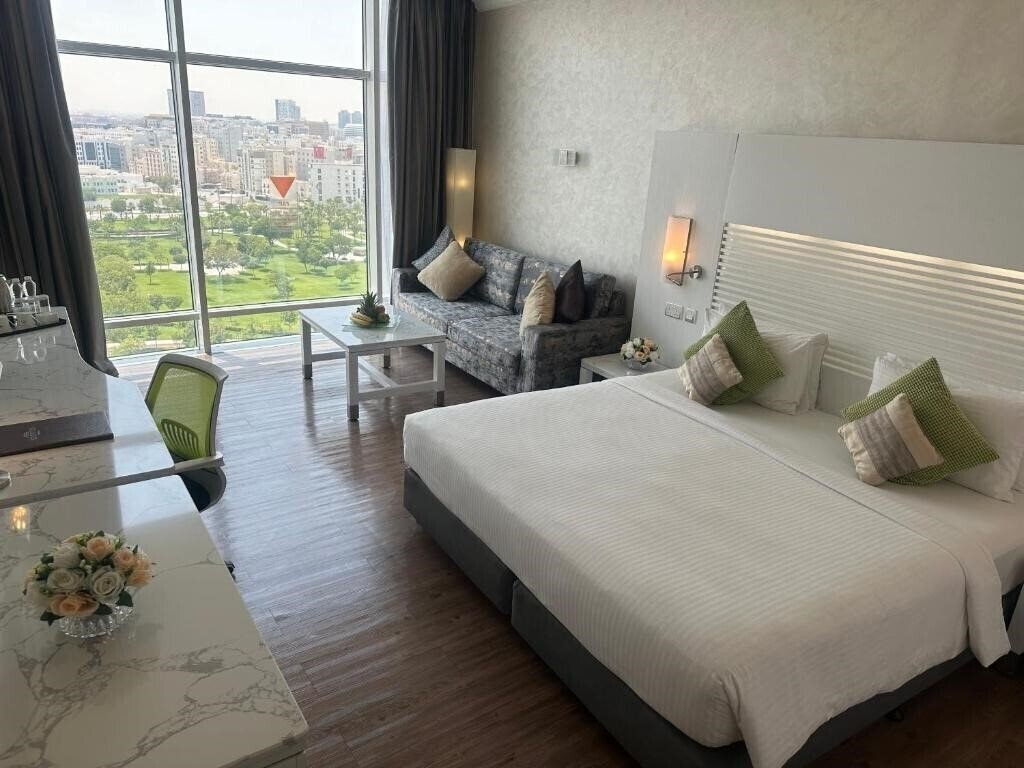 Панорама Holiday Villa Hotel & Residence City Centre 4*