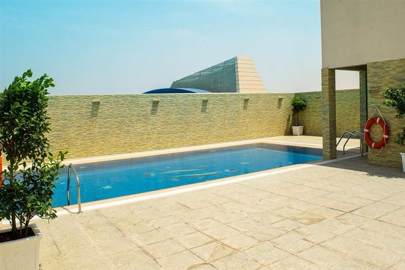 Фото Strato Hotel By Warwick 4*