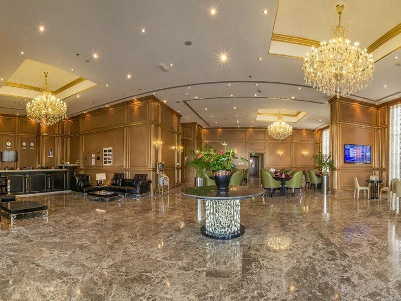 Вид Strato Hotel By Warwick 4*