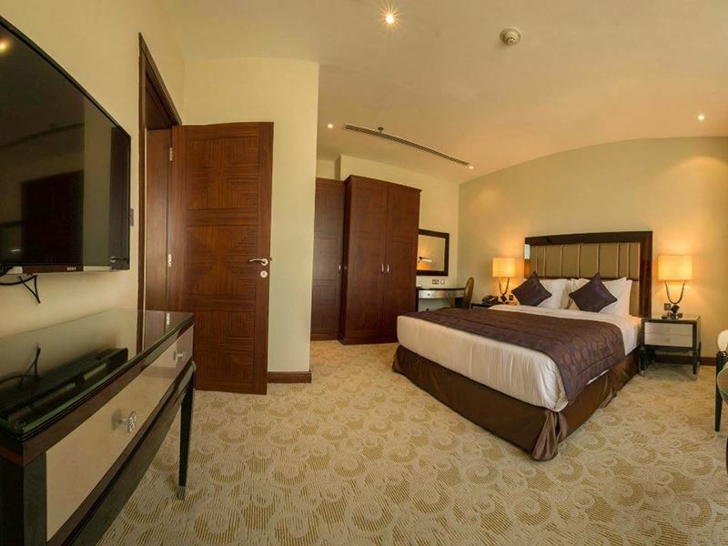 Апартаменты Strato Hotel By Warwick 4*