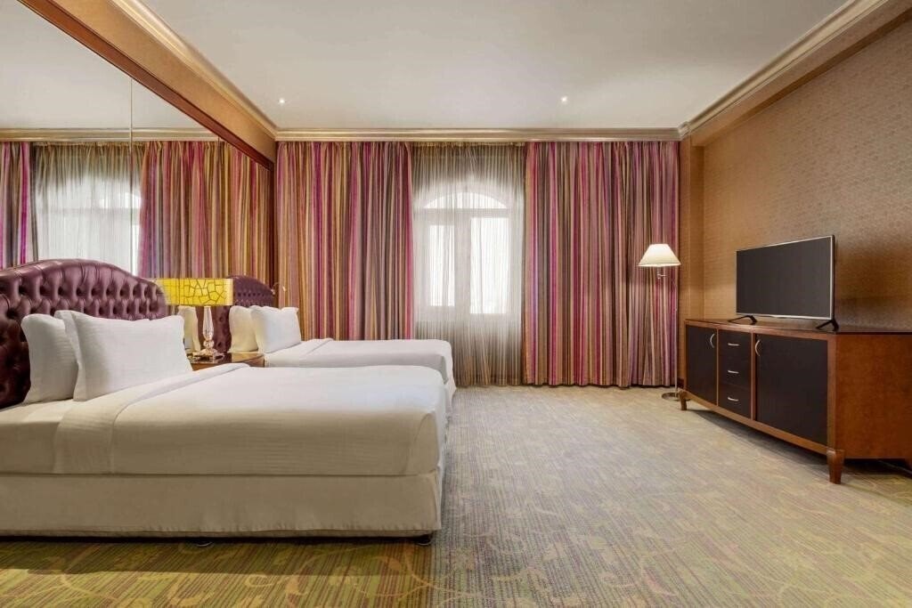 Территория Wyndham Grand Regency Doha 5*