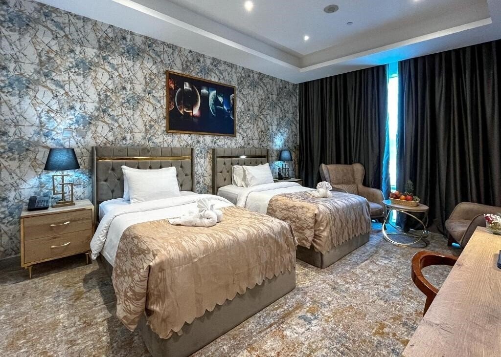 Отель Al Mansour Plaza 4*