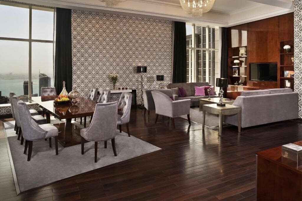 Апартаменты Crowne Plaza Doha West Bay 5*