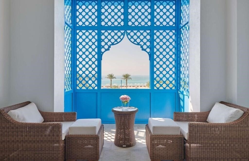 Территория Hilton Salwa Beach Resort & Villas 5*