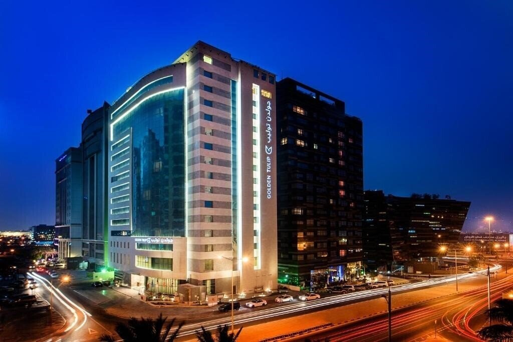 Территория Golden Tulip Doha 5*