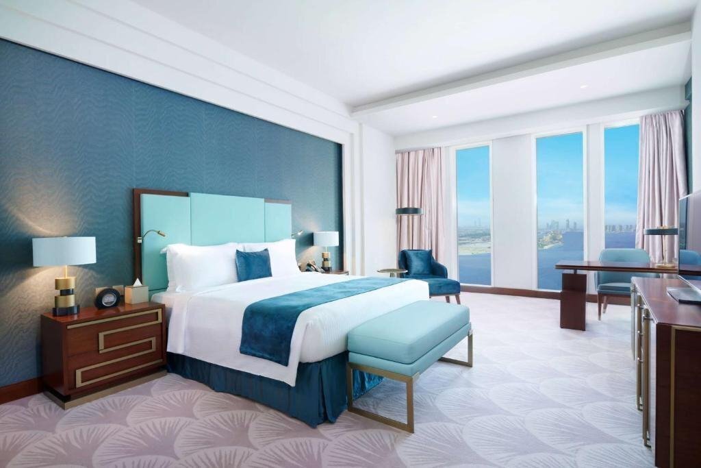Панорама Wyndham Grand Doha West Bay Beach 5*