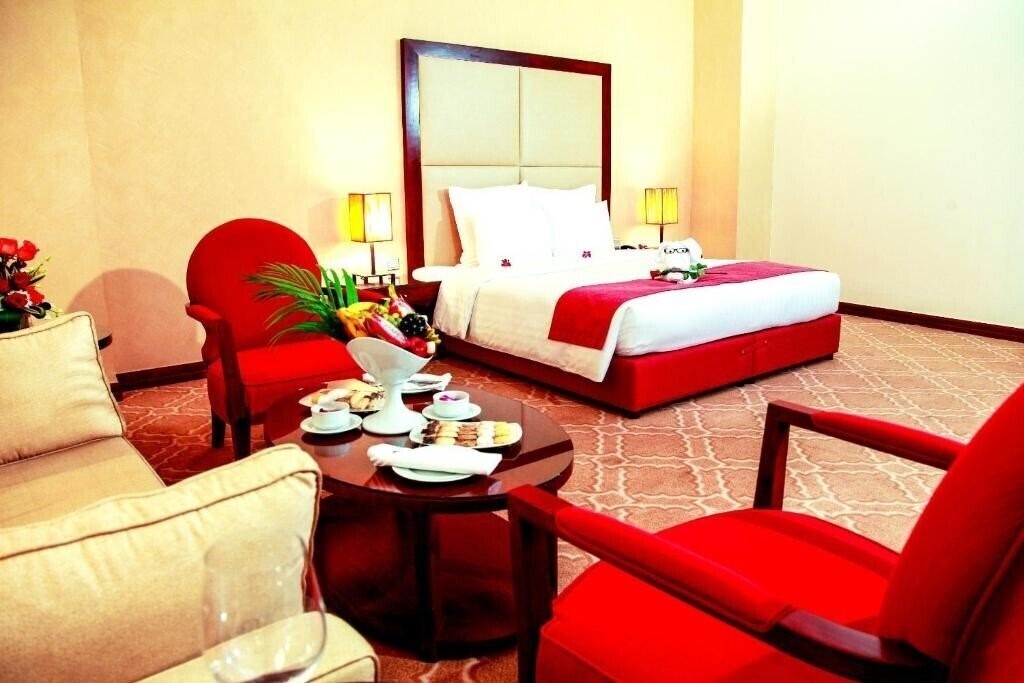 Апартаменти Grand Regal Hotel 5*