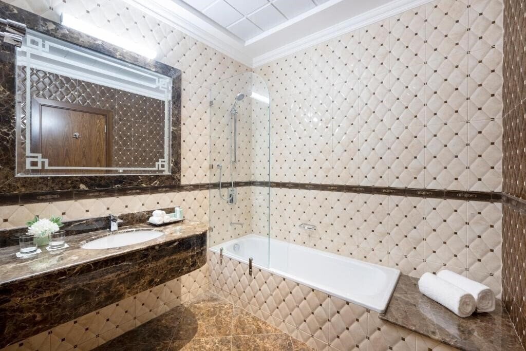 Панорама La Maison Hotel Doha 4*