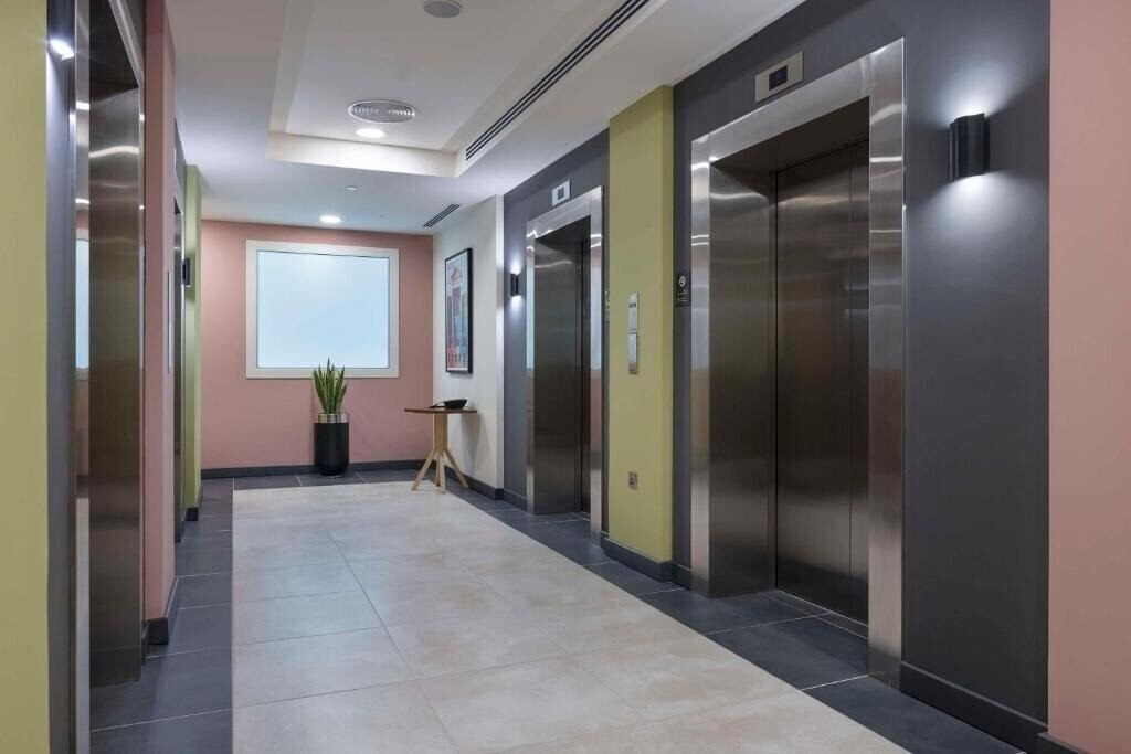 Территория Hampton By Hilton Doha Old Town 3*