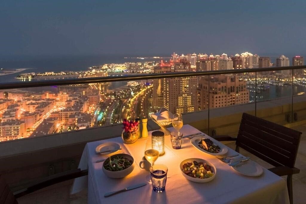 Панорама Hilton Doha The Pearl Hotel & Residences 5*