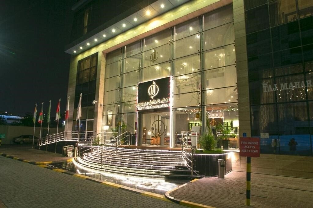 Отель The Castle Premium Hotel 3*