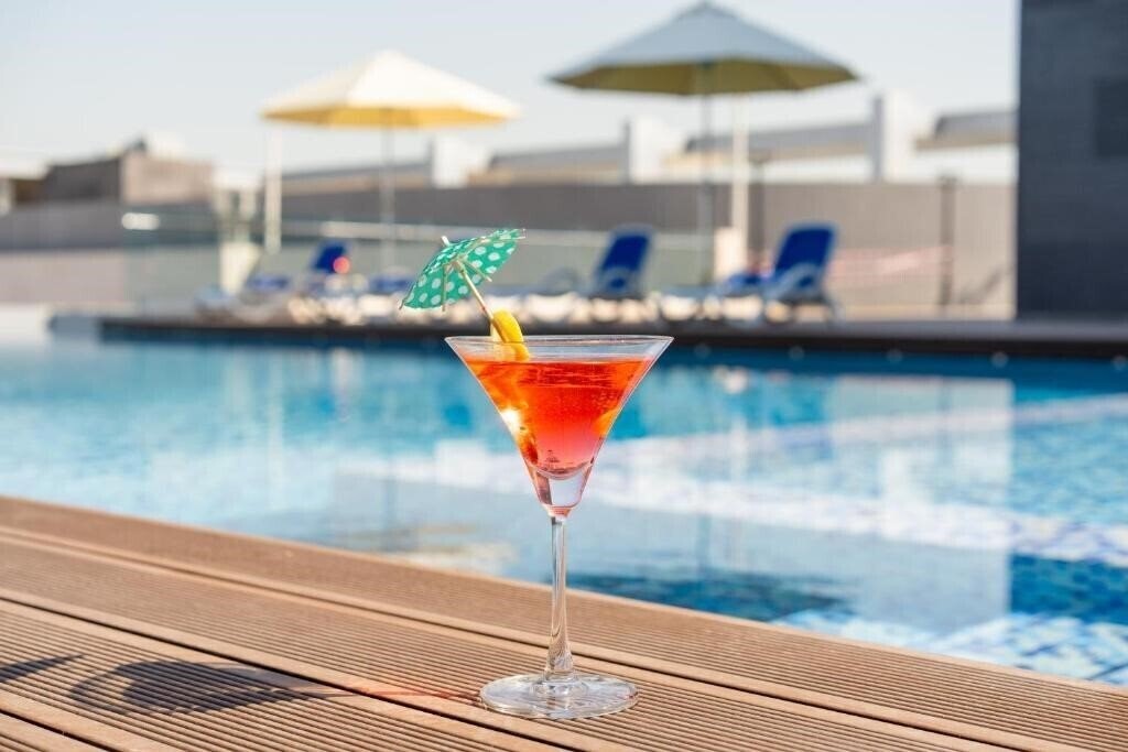 Территория West Walk Retaj Hotel 4*