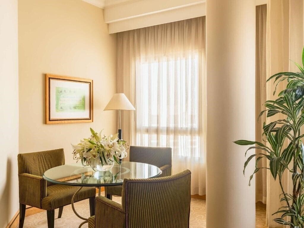 Панорама Movenpick Hotel Doha 4*