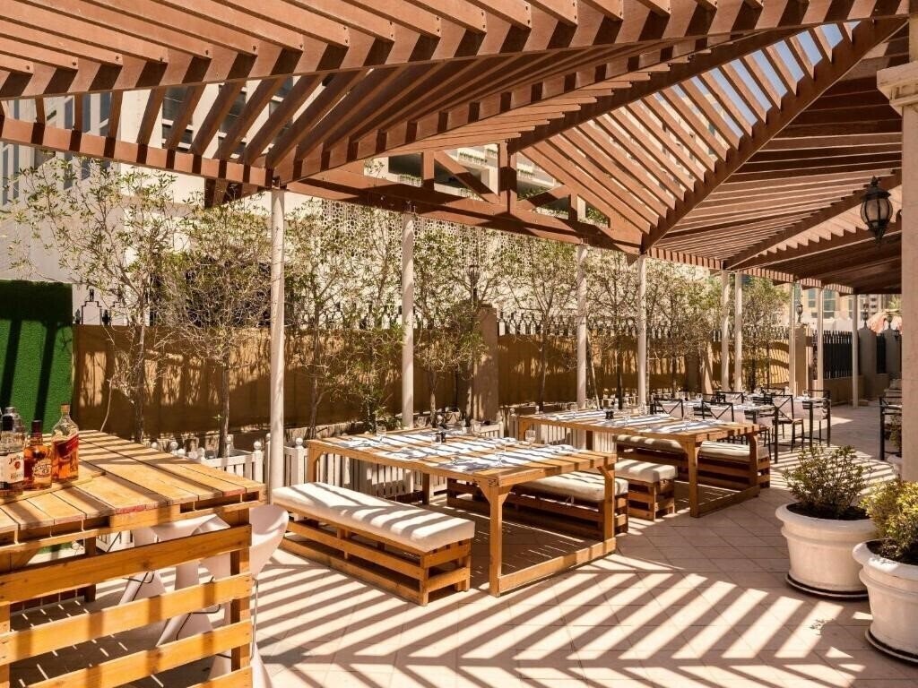 Панорама Movenpick 4*