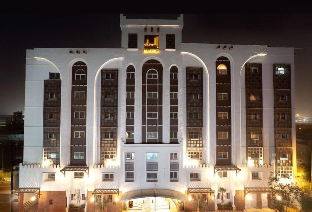 Готель Al Liwan Suites 4*