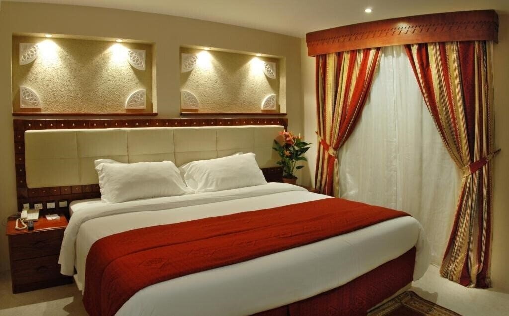 Вид Al Liwan Suites 4*