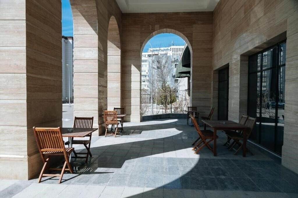 Апартаменты Holiday Inn Aktau 4*