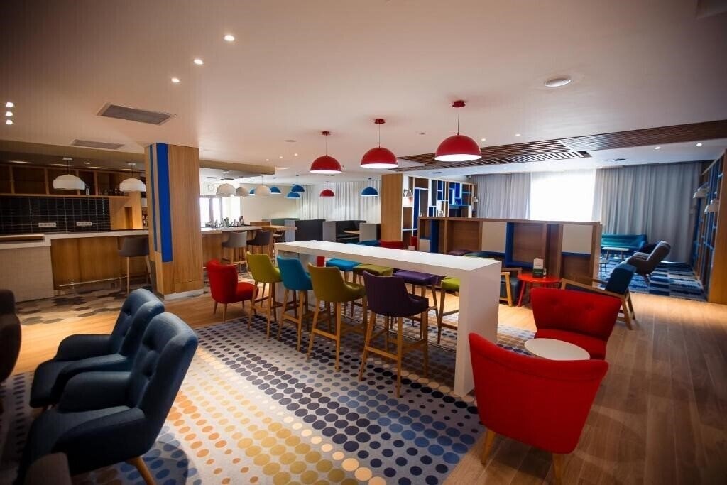 Апартаменти Holiday Inn Aktau Seaside 4*