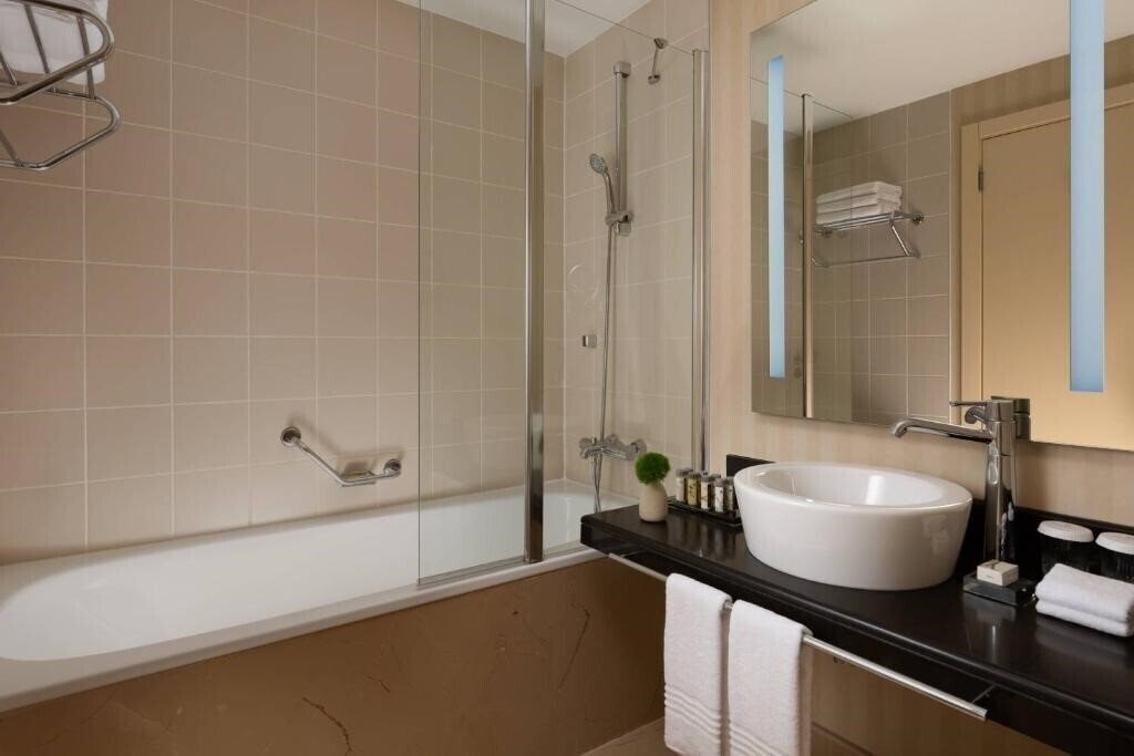 Территория Renaissance Aktau 5*