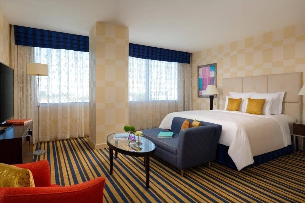 Панорама Renaissance Aktau 5*