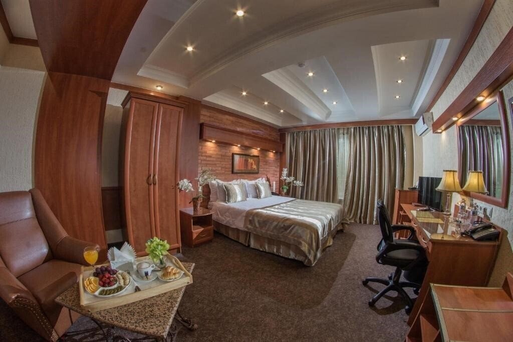 Панорама Uyut Hotel Almaty 3*