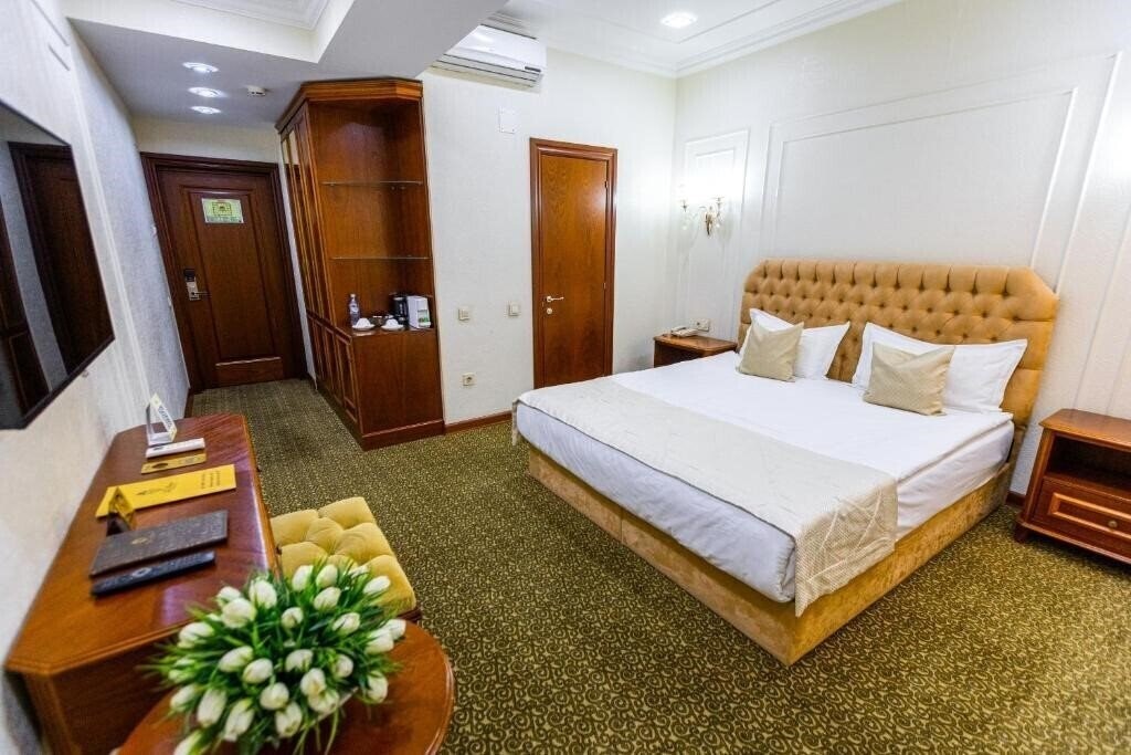 Панорама Plaza Almaty 4*