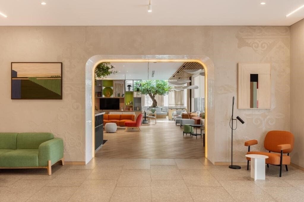 Панорама Holiday Inn Almaty 3*