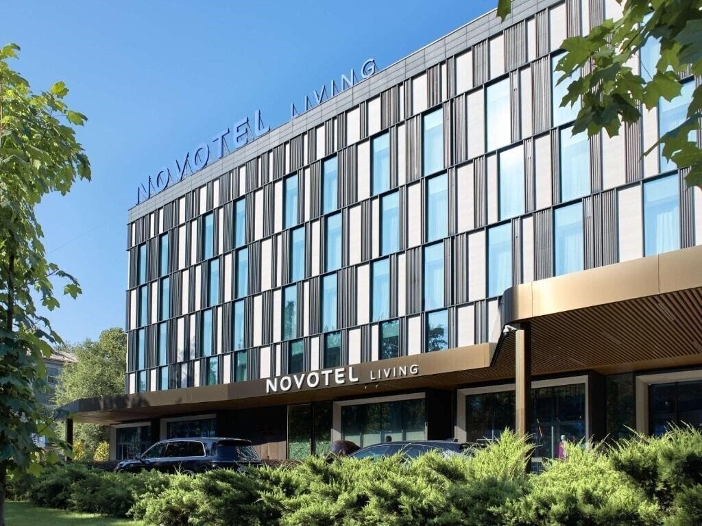 Готель Novotel Living Almaty Jetisu 4*
