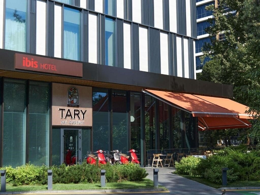Территория Ibis Almaty Jetisu 3*