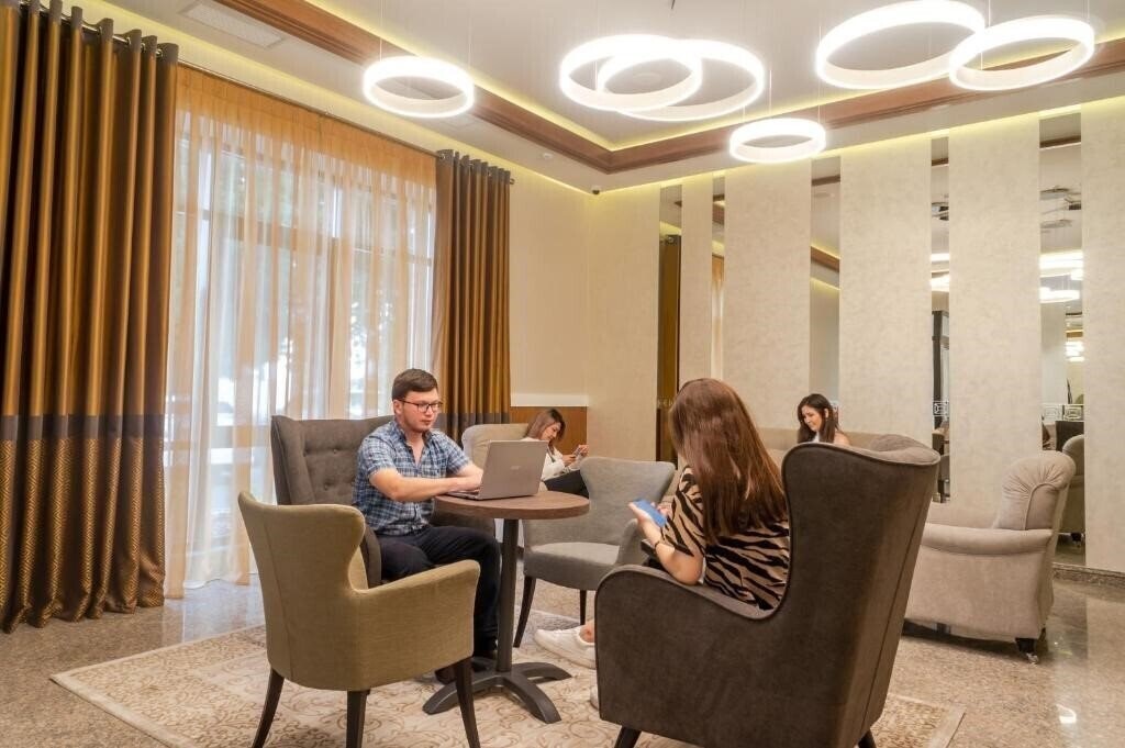 Територія Royal Plus Hotel 3*