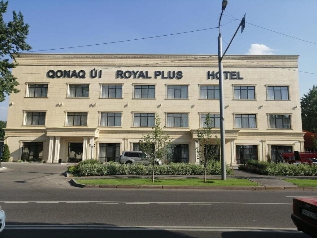 Панорама Royal Plus Hotel 3*