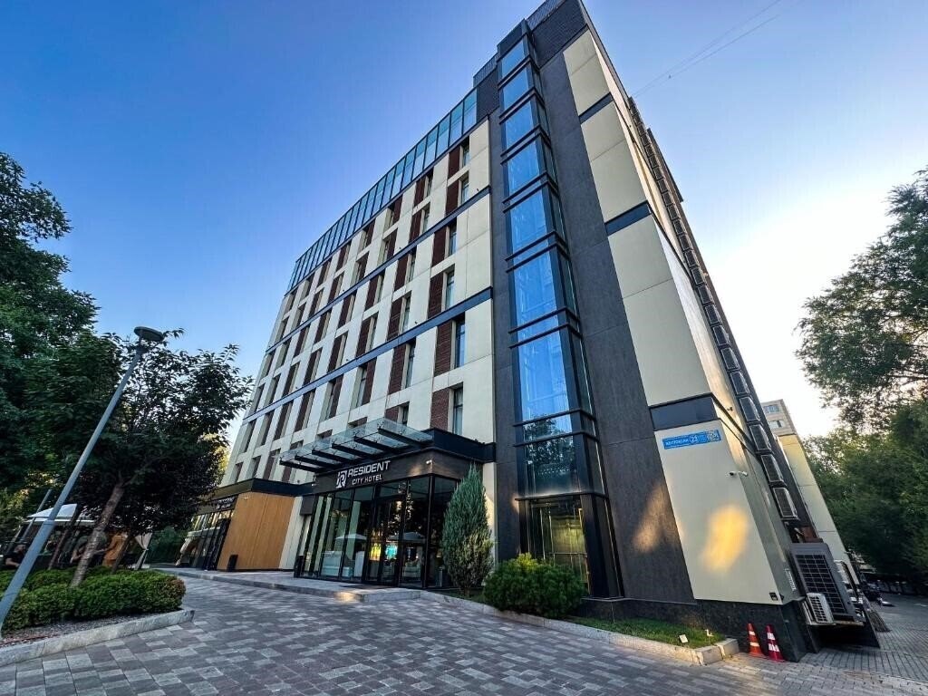 Готель Resident City Hotel 4*