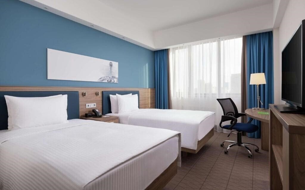 Фото Hampton By Hilton Astana Triumphal Arch 3*
