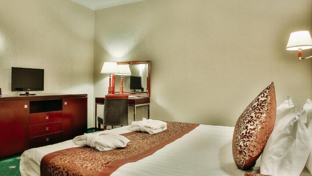 Апартаменти Goldman Empire Hotel 4*