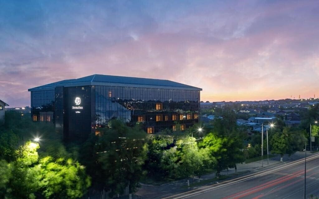 Территория Doubletree By Hilton Shymkent 4*