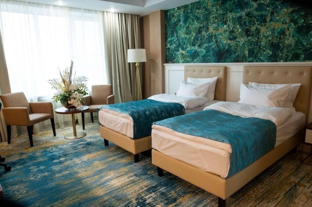 Территория Best Western Plus Oskemen 4*