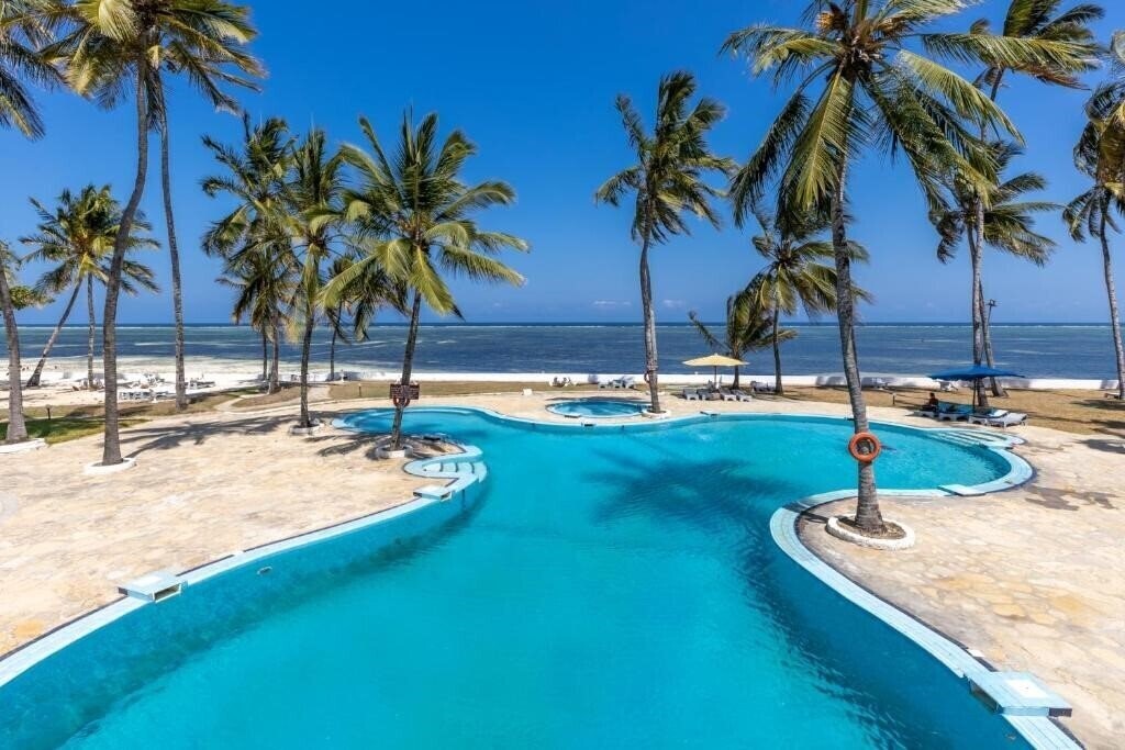 Панорама Sun N'Sand Beach Resort 4*