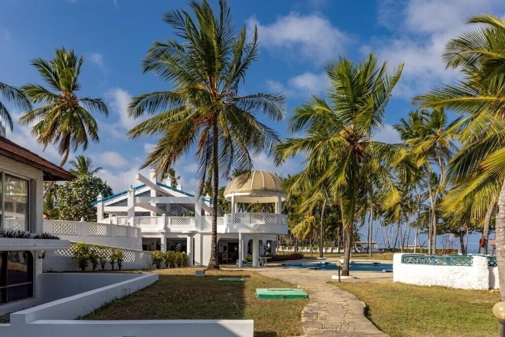 Вид Sun N'Sand Beach Resort 4*