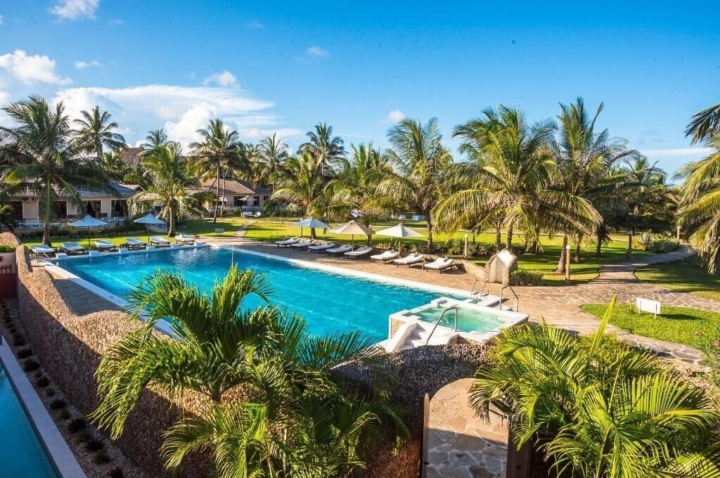 Отель Ocean Beach Resort & Spa 5*