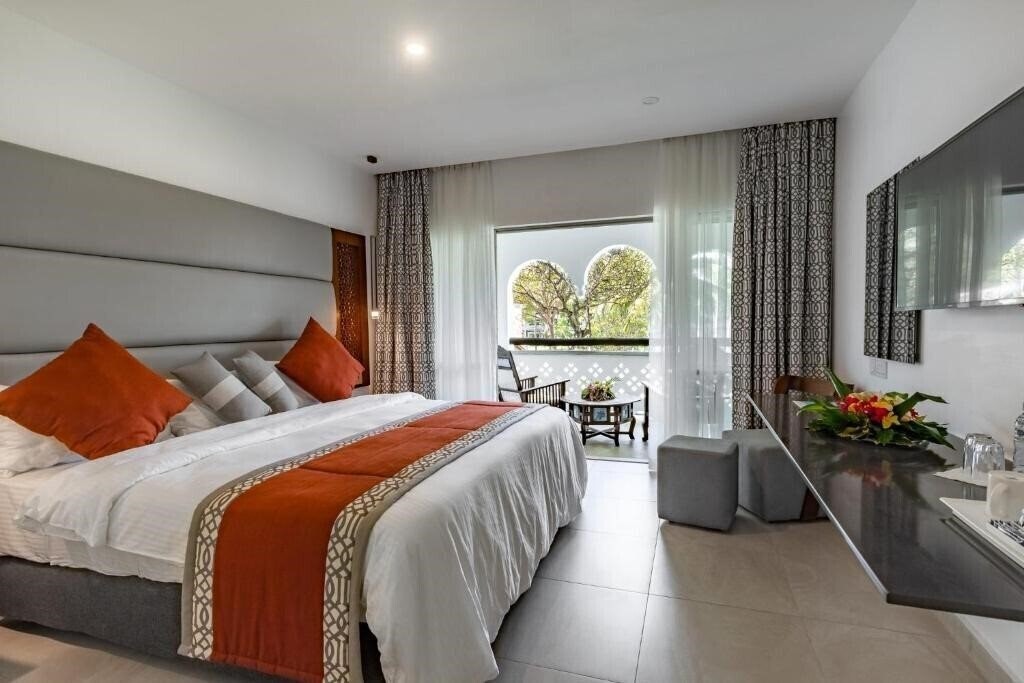 Апартаменты Southern Palms Beach Resort 4*