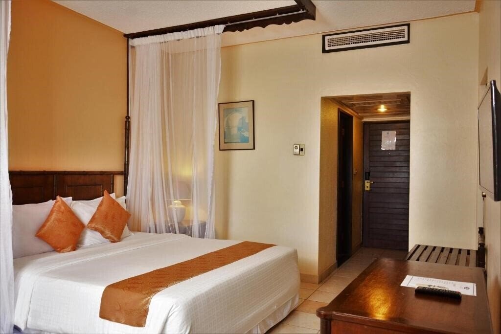 Фото Continental Beach Resort 4*