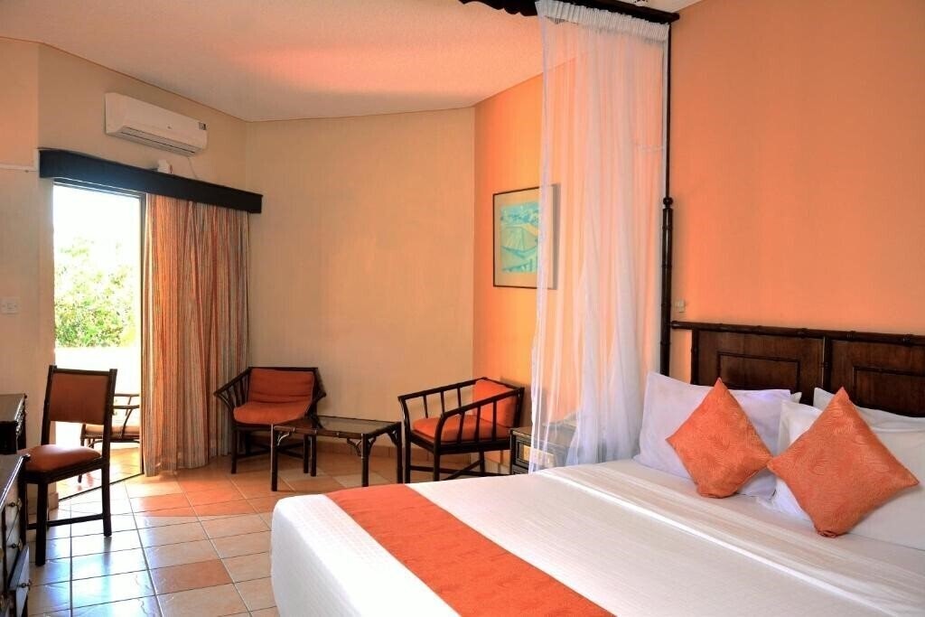 Апартаменты Continental Beach Resort 4*