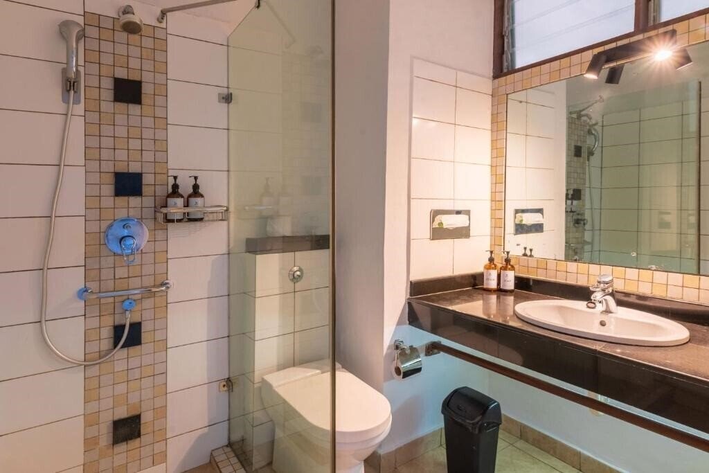 Фотография Bahari Beach Hotel 4*