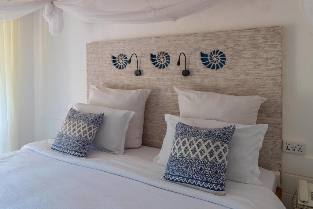 Апартаменты Bahari Beach Hotel 4*