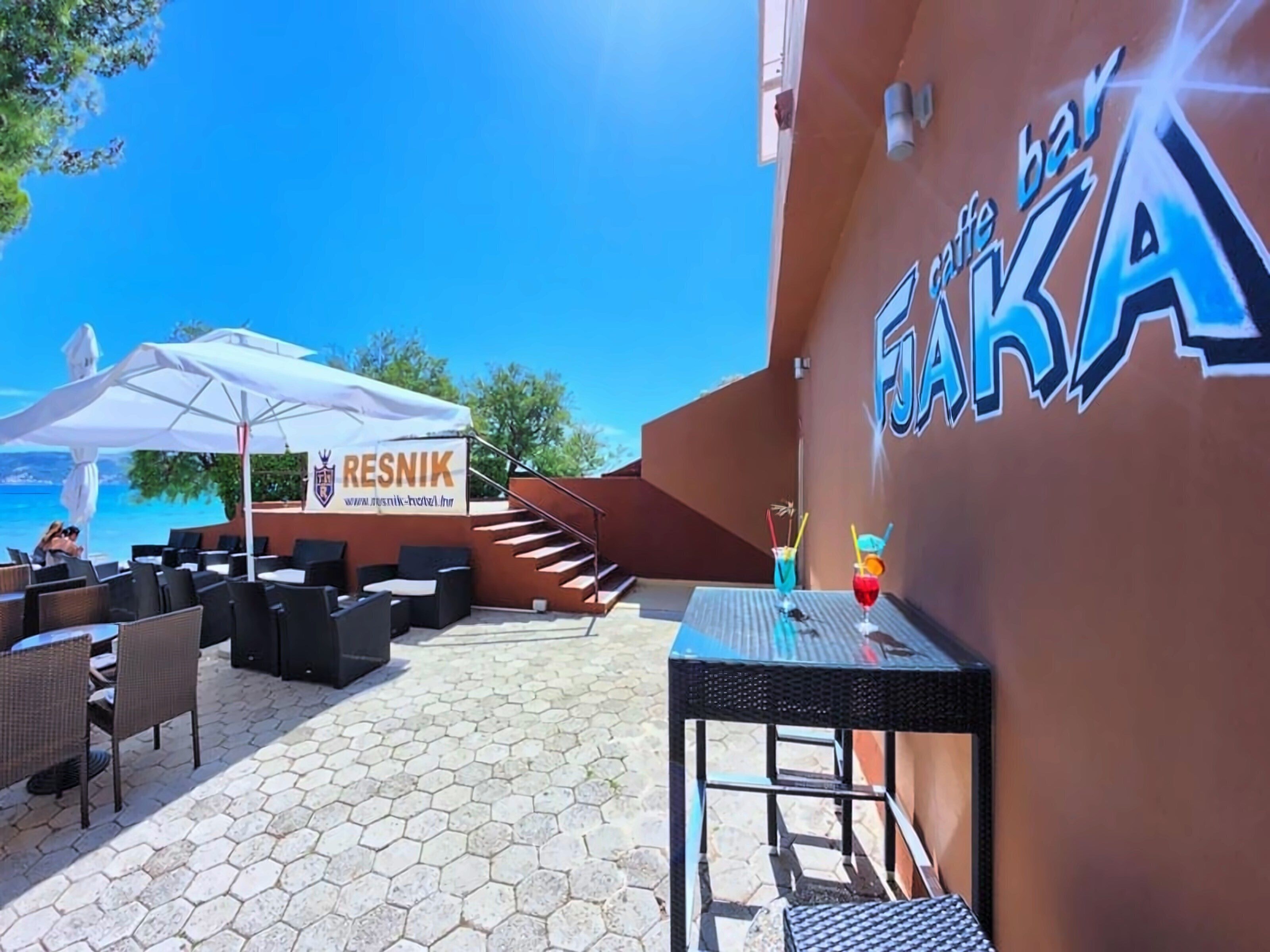 Апартаменты Hotel Resnik 2*